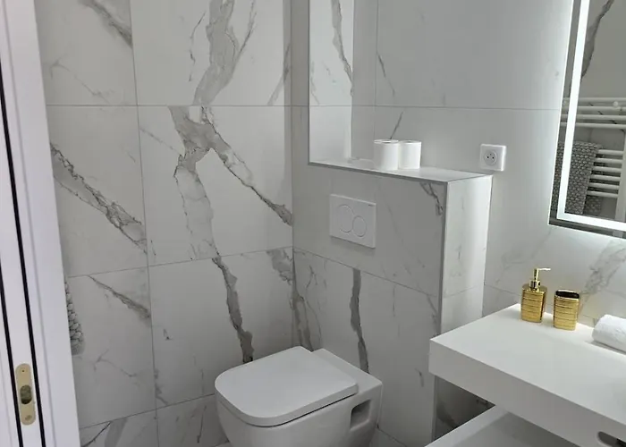 Oasis Dubai Piscine Arena P Expo Apartman *